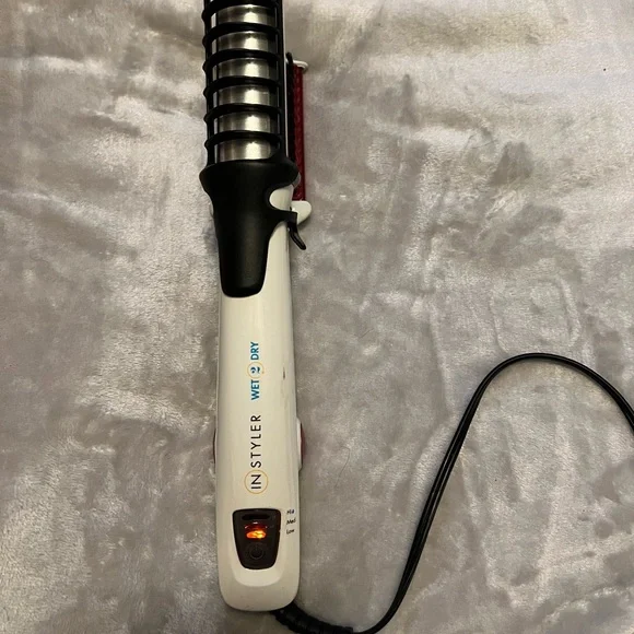 White and Pink Hair Styling Tool - Picture 14 of 15